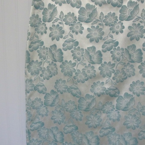 Banana Republic Silk Blend Pencil Skirt, Size 8 - Picture 3 of 8